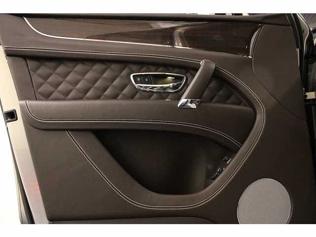 15:Bentley Bentayga W12, SUV, Extreme Silver, Bentley Basel