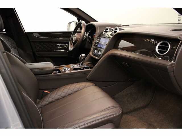 1:Bentley Bentayga W12, SUV, Extreme Silver, Bentley Basel